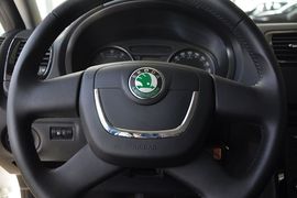 2012款斯柯达晶锐1.6L手动酷黑版