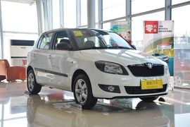 2012款斯柯达晶锐1.6L手动酷黑版