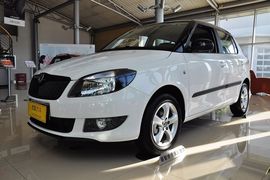 2012款斯柯达晶锐1.6L手动酷黑版