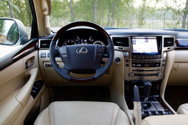 2012款雷克萨斯LX570试驾实拍