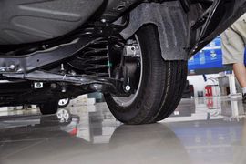 2012款福特福克斯三厢经典版1.8L手自一体时尚型