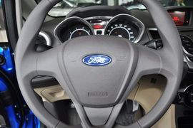 2011款福特嘉年华三厢1.5L自动时尚型