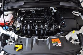 2012款福特福克斯三厢1.6L手自一体尊贵型