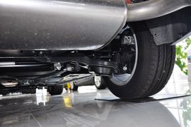 2012款福特福克斯三厢1.6L手自一体尊贵型