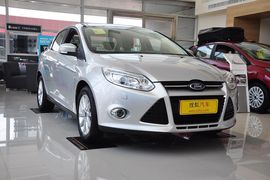 2012款福特福克斯三厢1.6L手自一体尊贵型