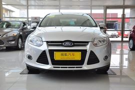 2012款福特福克斯三厢1.6L手自一体尊贵型