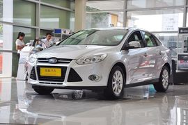 2012款福特福克斯三厢1.6L手自一体尊贵型