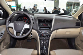 2010款现代瑞纳三厢1.4GS自动舒适型