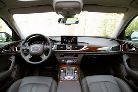 2012款奥迪A6L 35FSI对比评测