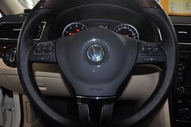 2012款大众全新帕萨特2.0TSI DSG至尊版