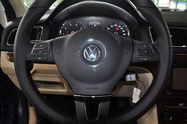 2013款大众全新朗逸1.6L自动豪华版