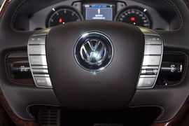 2012款大众辉腾3.0L行政型