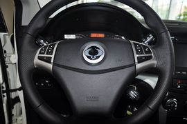 2011款双龙柯兰多2.0L两驱豪华导航版