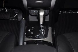 2011款双龙柯兰多2.0L两驱豪华导航版