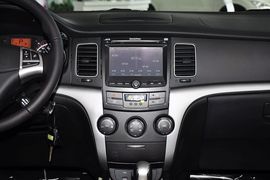 2011款双龙柯兰多2.0L两驱豪华导航版