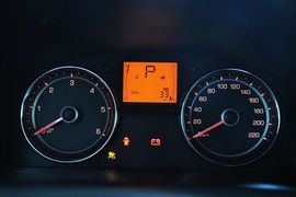 2011款双龙柯兰多2.0L两驱豪华导航版