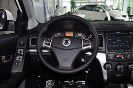 2011款双龙柯兰多2.0L两驱豪华导航版