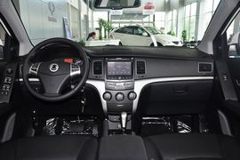 2011款双龙柯兰多2.0L两驱豪华导航版