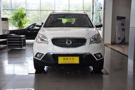 2011款双龙柯兰多2.0L两驱豪华导航版