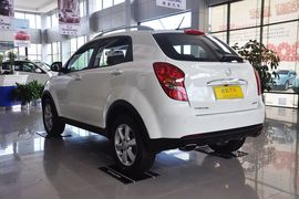 2011款双龙柯兰多2.0L两驱豪华导航版