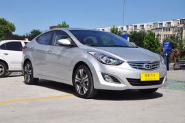 2012款北京现代朗动1.8L手自一体尊贵型