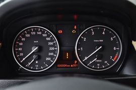 2012款宝马sDrive20i领先型