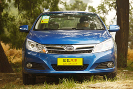 2013款比亚迪速锐1.5TI六速手动版