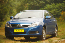 2013款比亚迪速锐1.5TI六速手动版