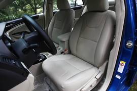 2013款比亚迪速锐1.5TI六速手动版