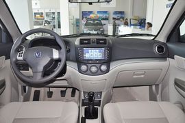 2012款长安悦翔V5 1.5L手动型