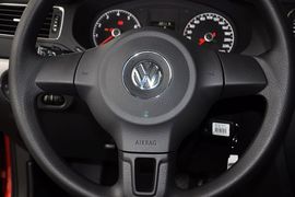 2012款大众全新速腾1.6L自动舒适型