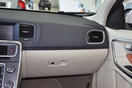 2013款沃尔沃V60 T5智雅版到店实拍