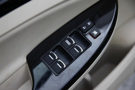 2013款比亚迪速锐1.5TID旗舰型