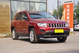 2012款Jeep吉普指南者2.4L运动版