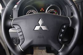 2012款三菱帕杰罗3.8L尊贵版
