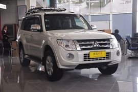 2012款三菱帕杰罗3.8L尊贵版