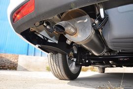 2013款标致408 2.0L手自一体尊贵版