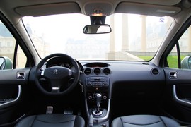 2013款标致408 2.0L自动挡试驾