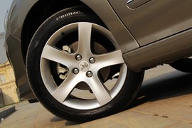 2013款标致408 2.0L自动挡试驾