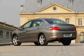 2013款标致408 2.0L自动挡试驾