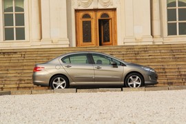 2013款标致408 2.0L自动挡试驾