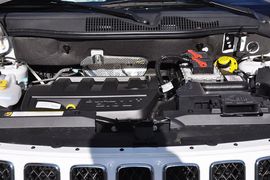 2013款Jeep指南者2.0L运动版到店实拍