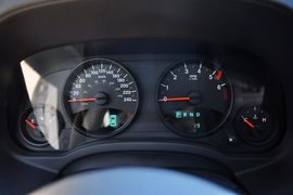 2013款Jeep指南者2.0L运动版到店实拍