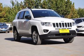 2013款Jeep指南者2.0L运动版到店实拍