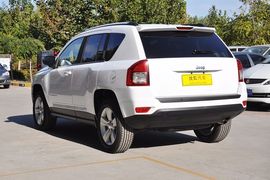 2013款Jeep指南者2.0L运动版到店实拍