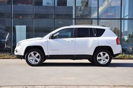 2013款Jeep指南者2.0L运动版到店实拍