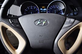 2011款现代索纳塔八2.0L GLS自动领先型