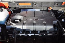 2013款双龙柯兰多2.0L汽油两驱自动精英型