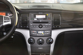 2013款双龙柯兰多2.0L汽油两驱自动精英型