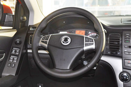 2013款双龙柯兰多2.0L汽油两驱自动精英型